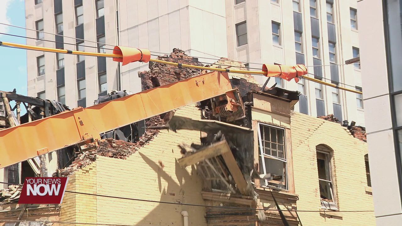 Uncertainty forces LFD in cautious demolition of N. Elizabeth Street building